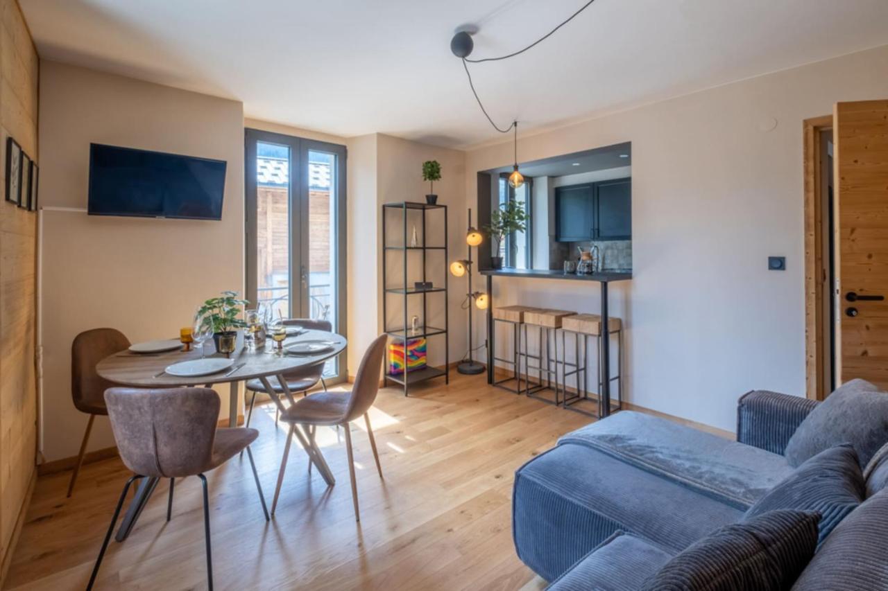Newly Renovated Apartment With Mont Blanc View Chamonix Bagian luar foto